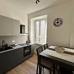 Rosy Luxury Apartment